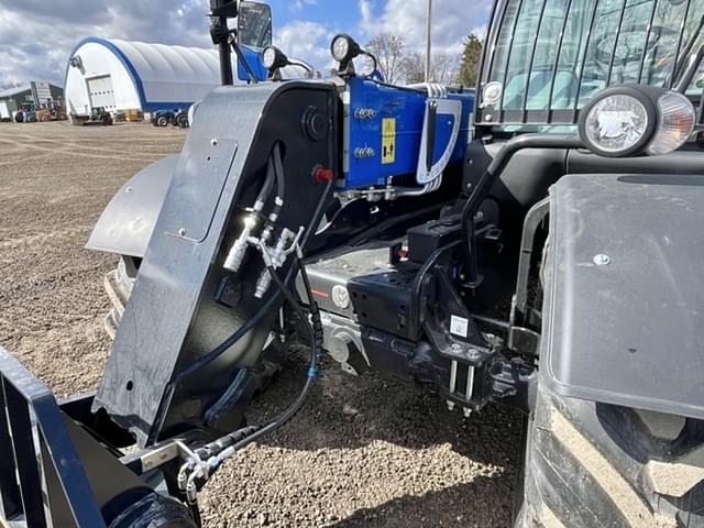 Image of New Holland TH7.42 Elite equipment image 3