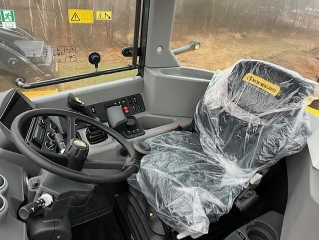Image of New Holland W80C equipment image 3