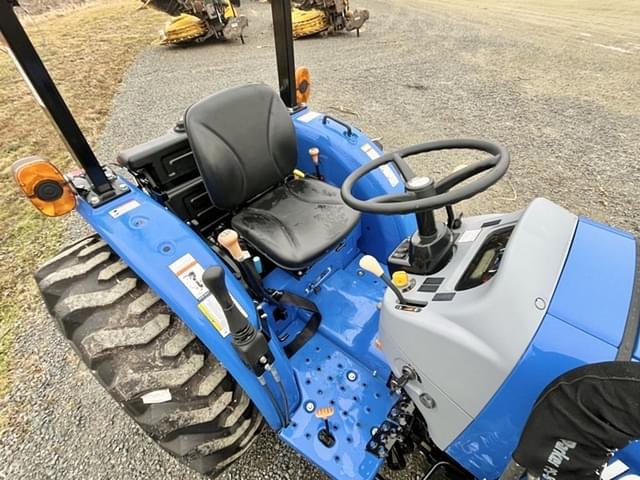 Image of New Holland Workmaster 35 equipment image 3