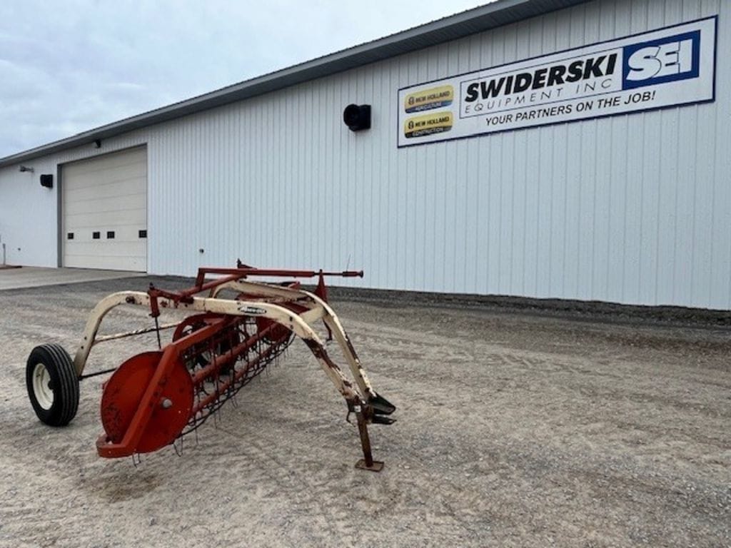 New Idea 402 Equipment Image0