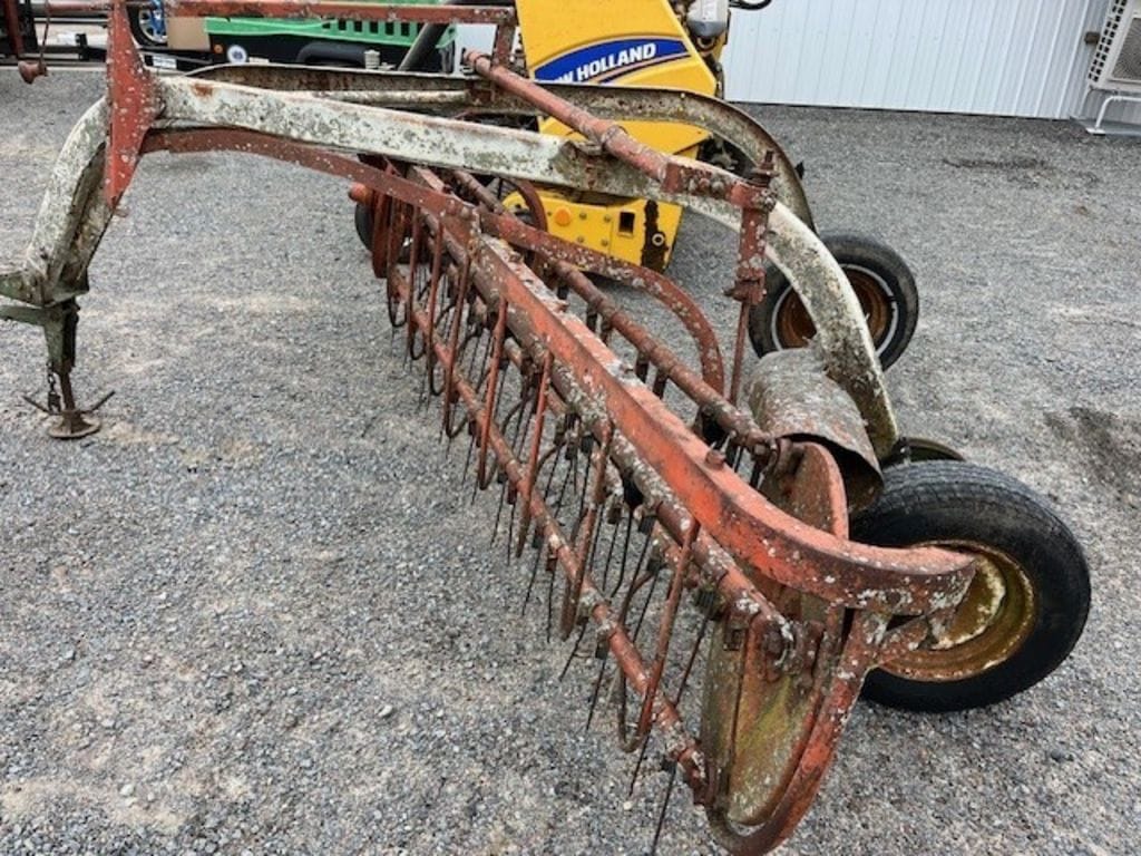 New Idea 403 Equipment Image0