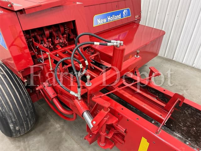 Image of New Holland BB9080 equipment image 4