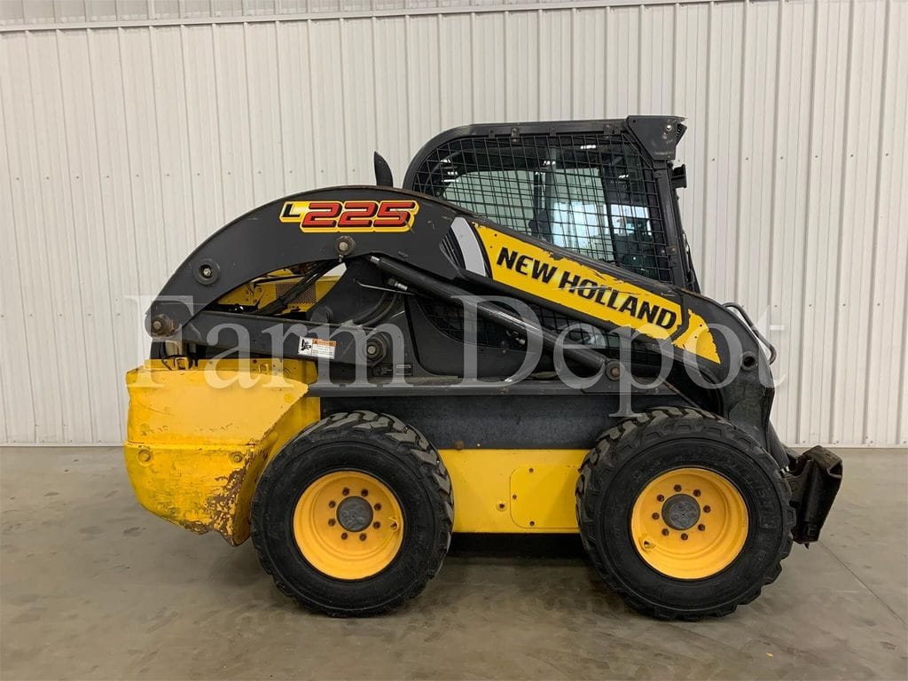 New Holland L225 Equipment Image0