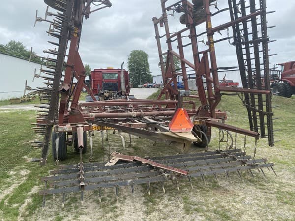 Image of Sunflower 5033 equipment image 3