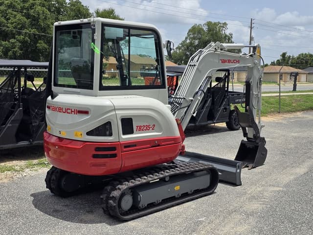 Image of Takeuchi TB235-2 equipment image 3