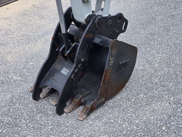 Image of Takeuchi TB240 equipment image 3