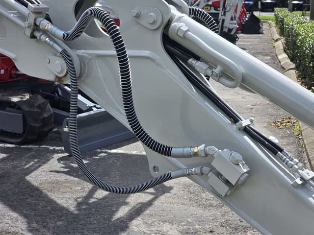 Image of Takeuchi TB350R equipment image 4