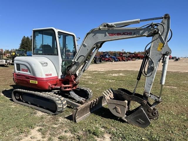 Image of Takeuchi TB240 equipment image 3