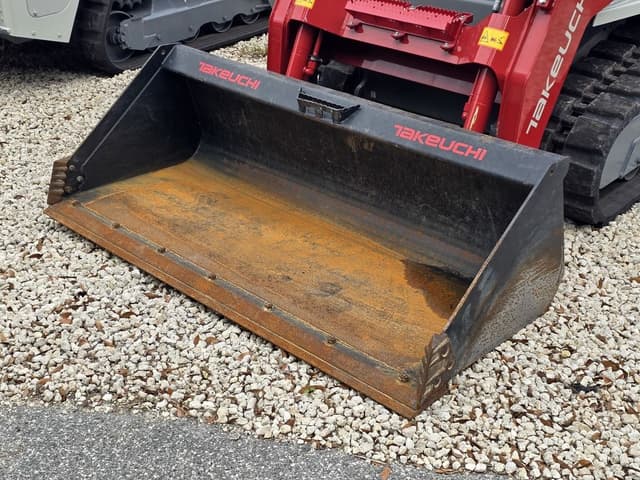 Image of Takeuchi TL10V2 equipment image 4