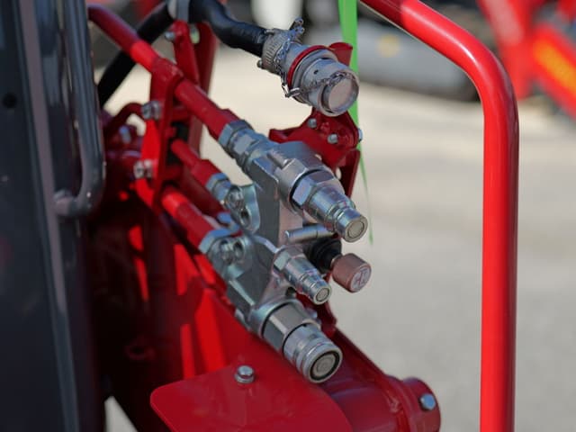 Image of Takeuchi TL10V2 equipment image 4