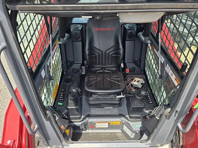 Image of Takeuchi TL12V2 equipment image 3