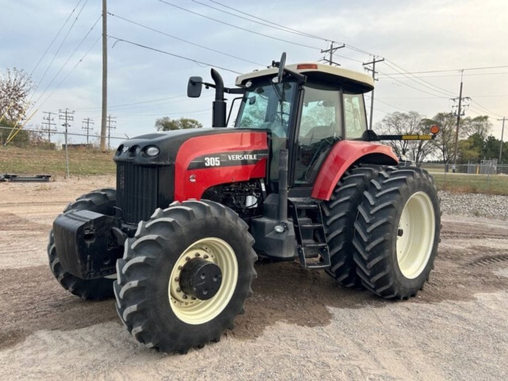 Versatile 305 Equipment Image0
