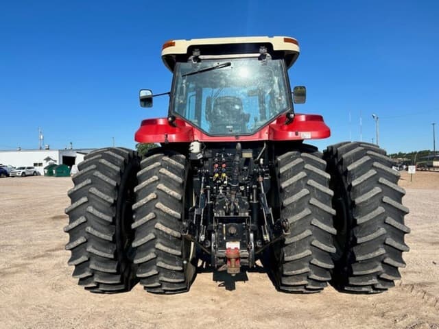 Image of Versatile 305 equipment image 4