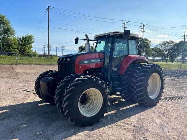 Image of Versatile 305 equipment image 1