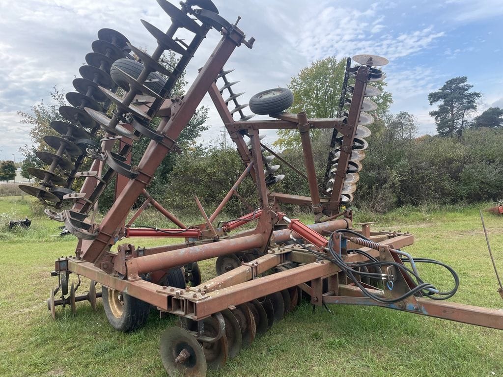 White 272 Equipment Image0