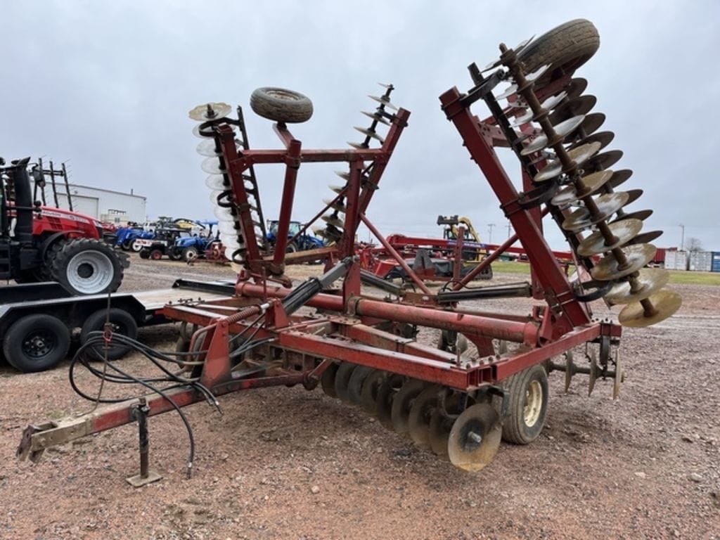 White 272 Equipment Image0