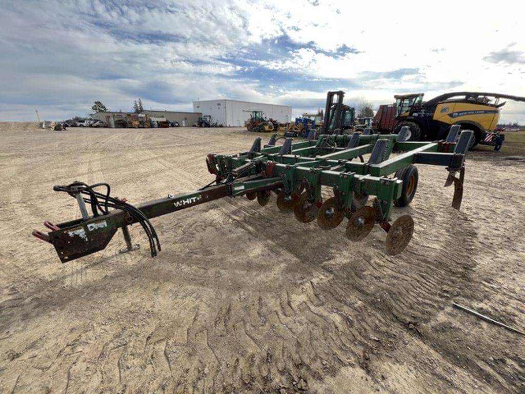 White 445 Equipment Image0