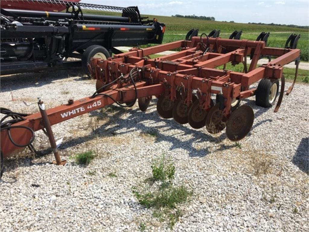 White 445 Equipment Image0