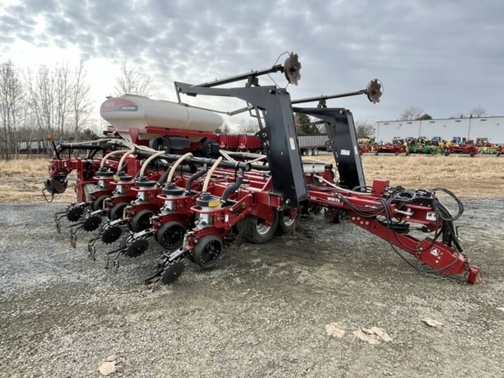 2006 White 8516 Equipment Image0