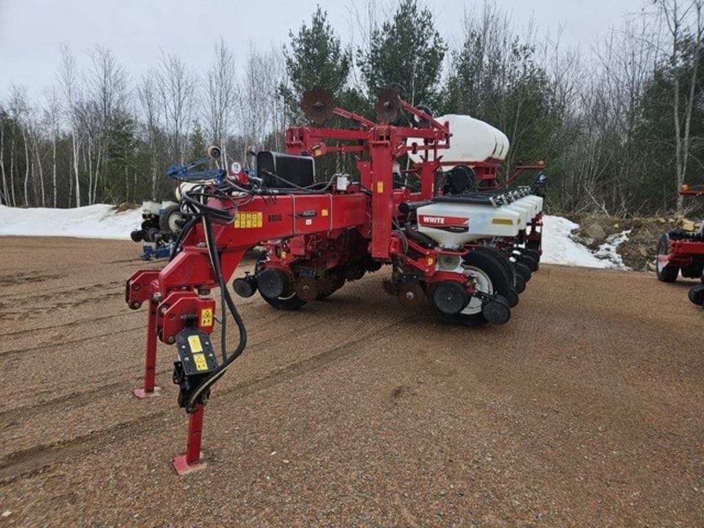 White 8816 Equipment Image0