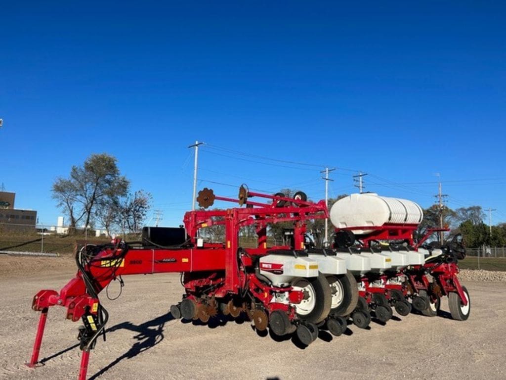 White 8816 Equipment Image0