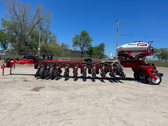 Image of White 8824 equipment image 1