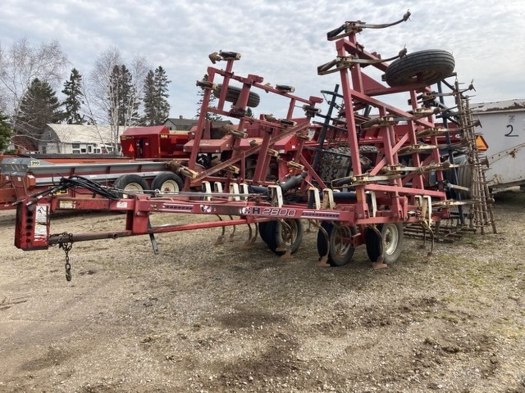 Wil-Rich 2800 Equipment Image0