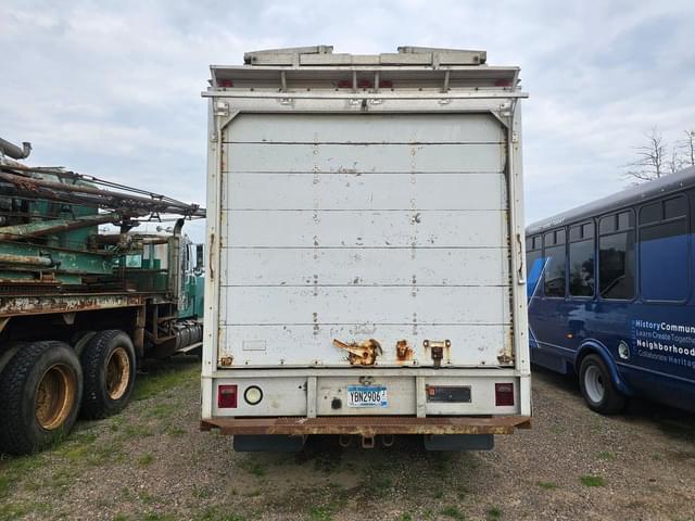 Image of Ford F-550 equipment image 4