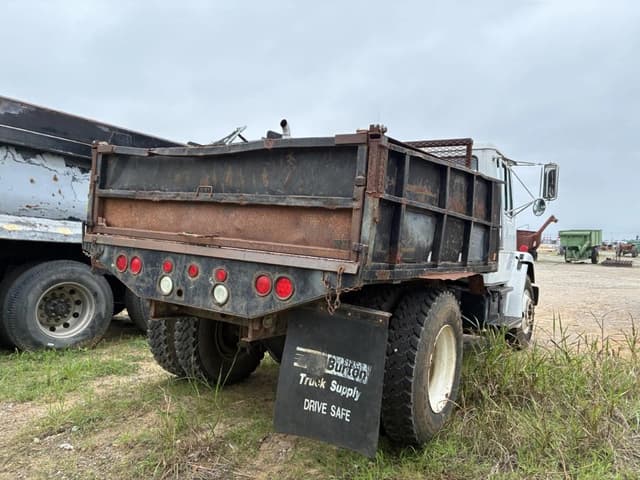 Image of Freightliner FL70 equipment image 2