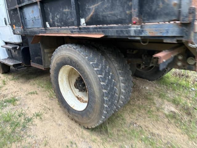 Image of Freightliner FL70 equipment image 4