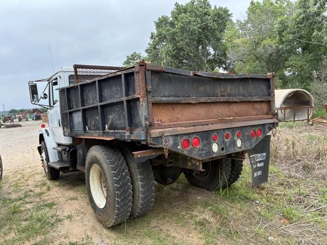 Image of Freightliner FL70 equipment image 3