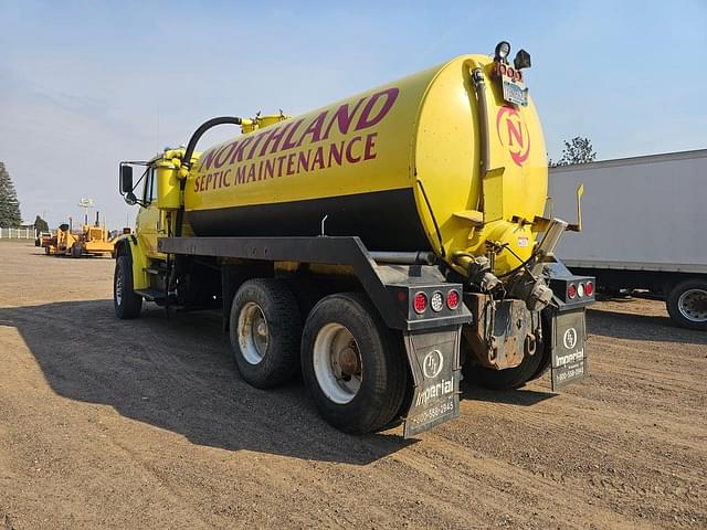 Image of Freightliner FL106 equipment image 2