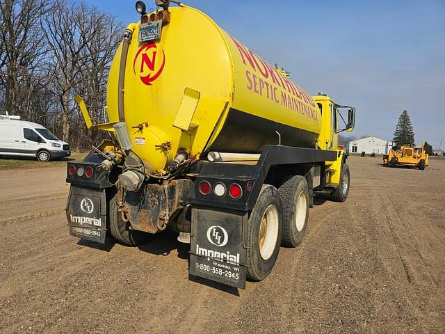 Image of Freightliner FL106 equipment image 4