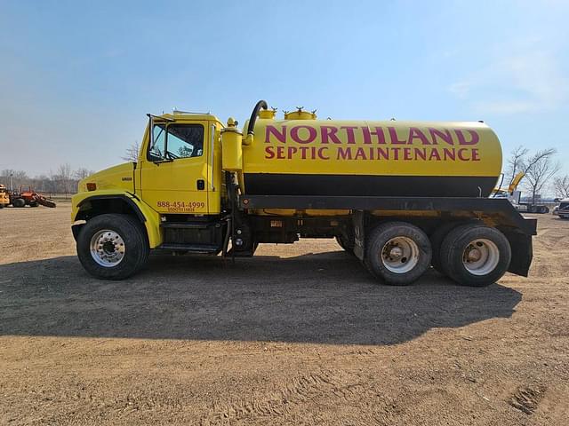 Image of Freightliner FL106 equipment image 1