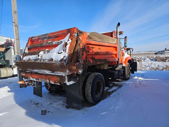 Image of International Navistar equipment image 4