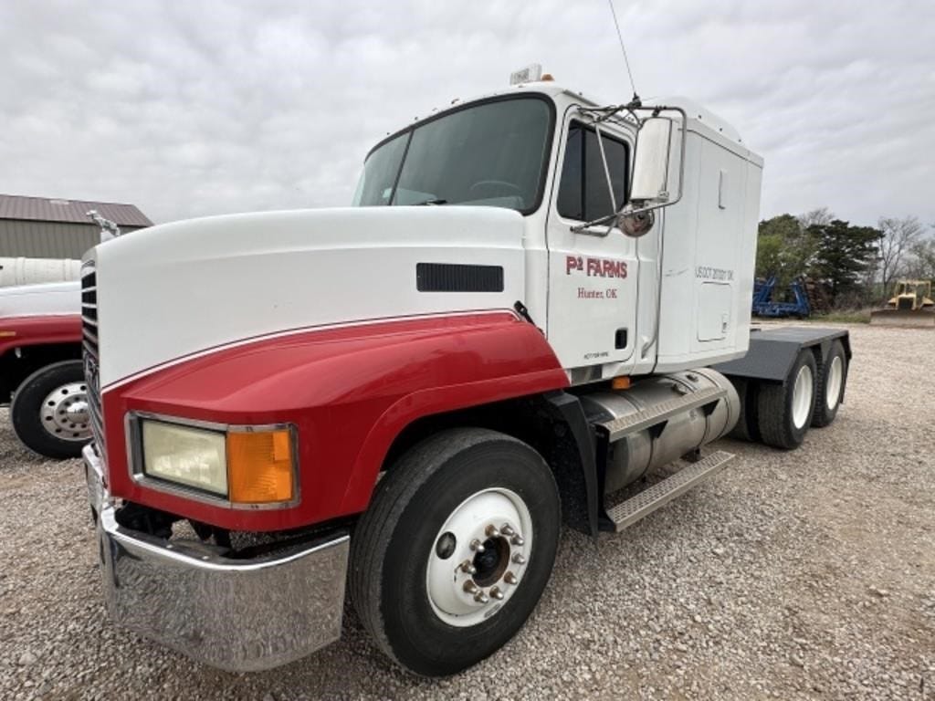 2000 Mack CH613 Equipment Image0