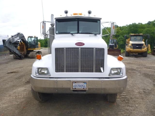 Image of Peterbilt 330 equipment image 1