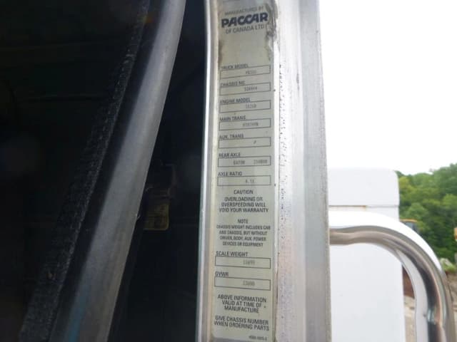 Image of Peterbilt 330 equipment image 4