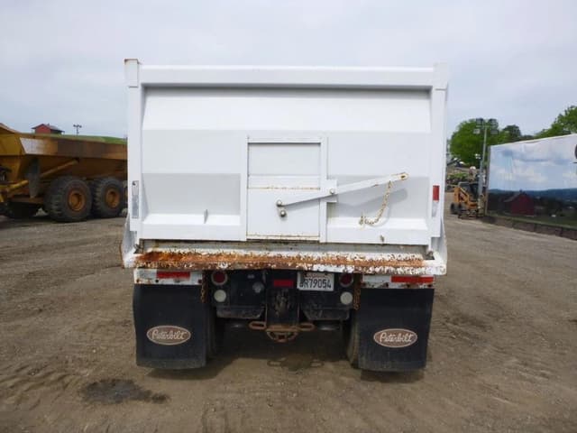 Image of Peterbilt 330 equipment image 3