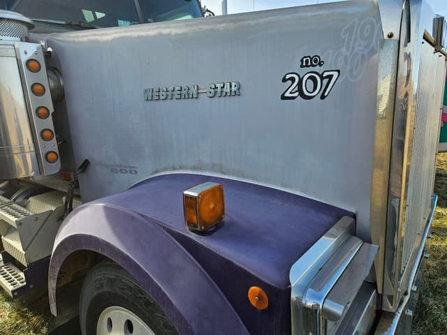 Image of Western Star 4900E equipment image 1