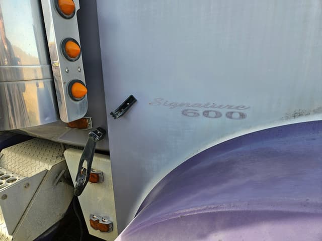 Image of Western Star 4900E equipment image 2