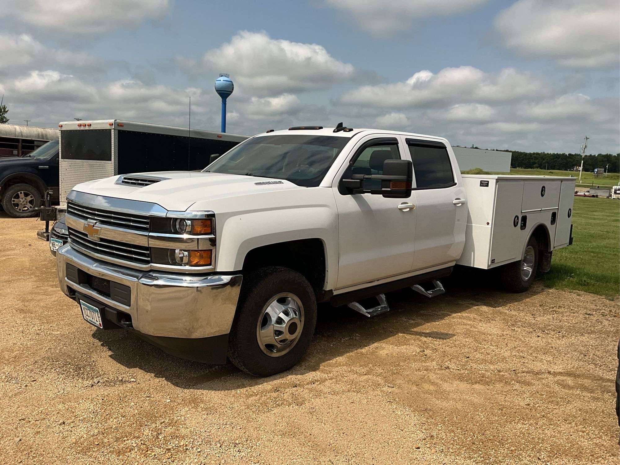 2018 Chevrolet 3500 Equipment Image0