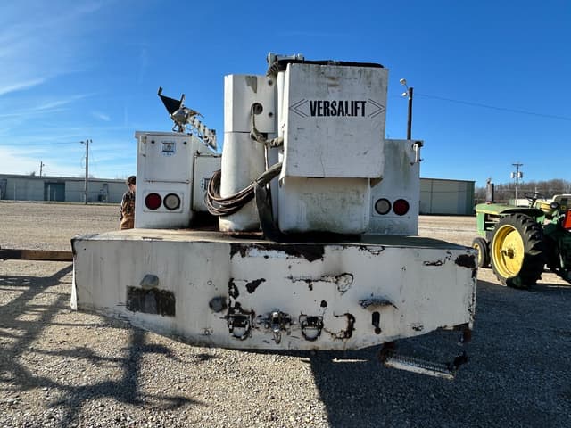 Image of International 4700 equipment image 2