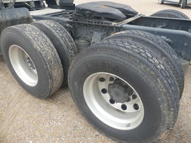 Image of Freightliner Cascadia equipment image 4