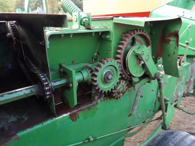 Image of John Deere 336 equipment image 3