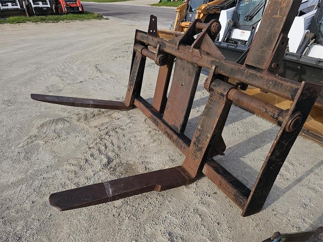 Image of Undetermined Pallet Forks Primary image