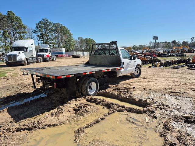 Image of Ford F-350 equipment image 4