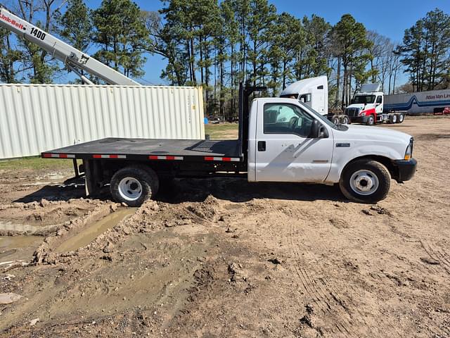 Image of Ford F-350 equipment image 3