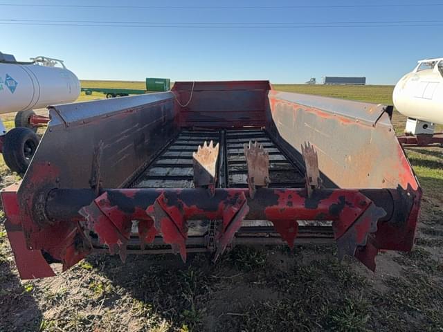Image of New Holland 795 equipment image 2