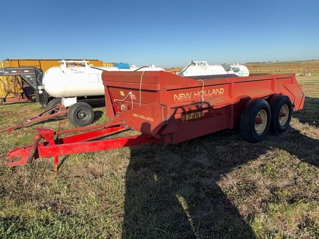 Image of New Holland 795 equipment image 4